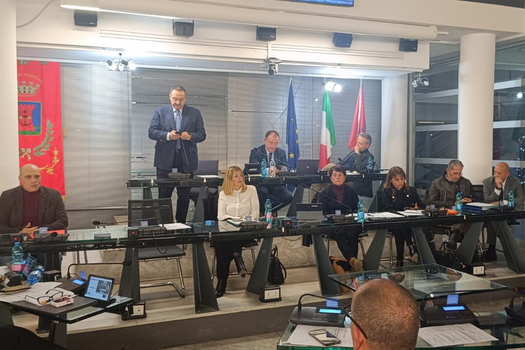 Fiumicino Cresce, approvato il bilancio 2025/2027 con progetti per sostenibilità e innovazione Fiumicino Cresce, approvato il bilancio 2025/2027 con progetti per sostenibilità e innovazione