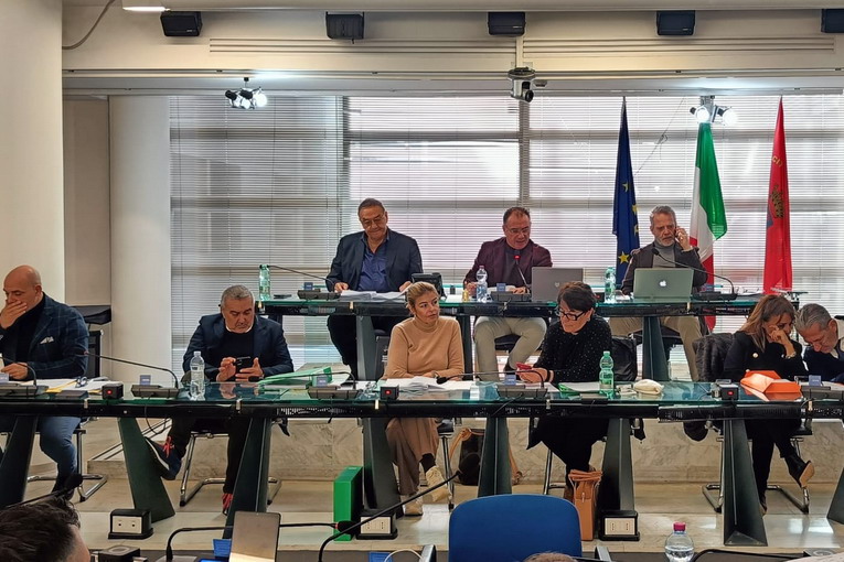 Movida: il Comune di Fiumicino adotta misure straordinarie per garantire sicurezza e vivibilità