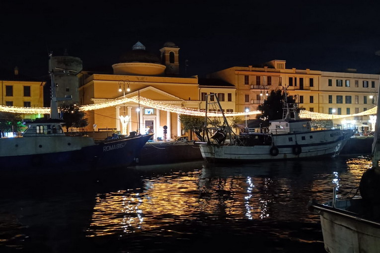 Fiumicino, la magia del Natale avvolge il territorio: accese le luminarie