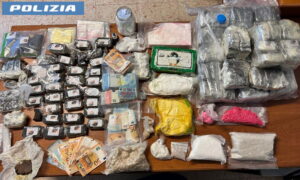 Appio, cocaina rosa, anfetamine e LSD: fermata coppia di pusher dalla polizia
