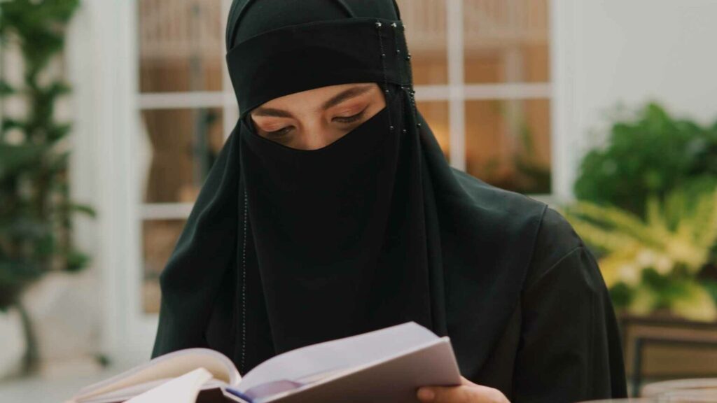 No al burqa e al niqab a scuola (e in tutti gli uffici pubblici), Lega all’attacco in Lombardia burqa