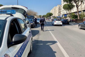 Tor Bella Monaca, minorenne alla guida non si ferma all'alt della polizia: panico sul Raccordo