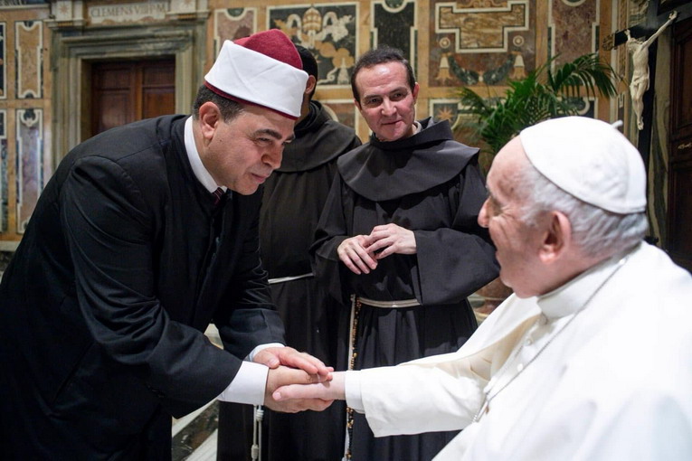 Inizio del Ramadam, l'Imam Nader Akkad della Grande Moschea di Roma, in preghiera per Papa Francesco