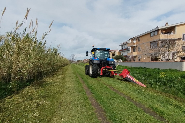 Fiumicino, avviati i lavori di bonifica nel canale delle acque alte ad Isola Sacra Fiumicino, avviati i lavori di bonifica nel canale delle acque alte ad Isola Sacra