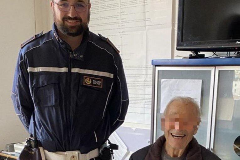 Roma, agente della polizia locale aiuta un 87enne in difficoltà e privo di memoria