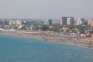 Tarquinia Lido, torna dal 6 aprile il mercato stagionale nella nuova sede di viale dei Navigatori