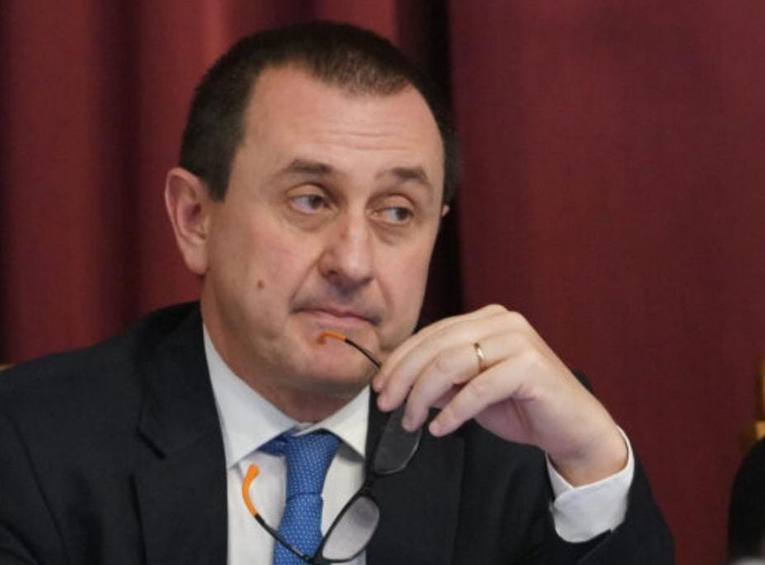 Le Pen, E. Rosato (Azione): “Fu Le Pen a votare per ineleggibilità, non capisco di cosa si lamenti" Le Pen, E. Rosato (Azione): “Fu Le Pen a votare per ineleggibilità, non capisco di cosa si lamenti"