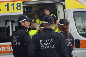 Ponte Vittorio Emanuele II, Polizia Locale salva un uomo da intenti suicidi