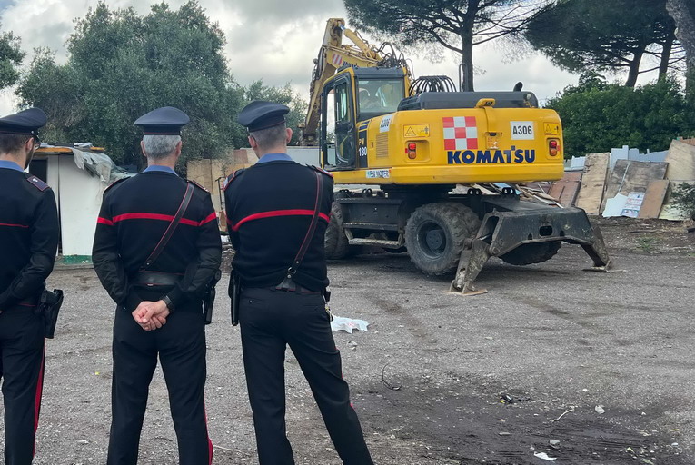 Ciampino, sgomberato campo abusivo: oltre 50 occupanti allontanati