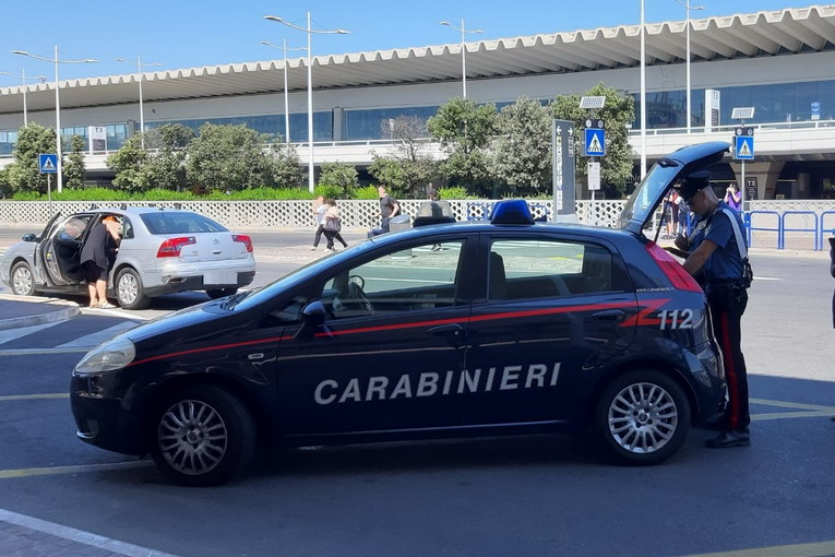 Aeroporto di Fiumicino, continuano i controlli dei carabinieri nell’are dello scalo