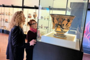 Le telecamere dello storico format televisivo al Museo Nazionale Cerite per raccontare la storia del Cratere di Eufronio