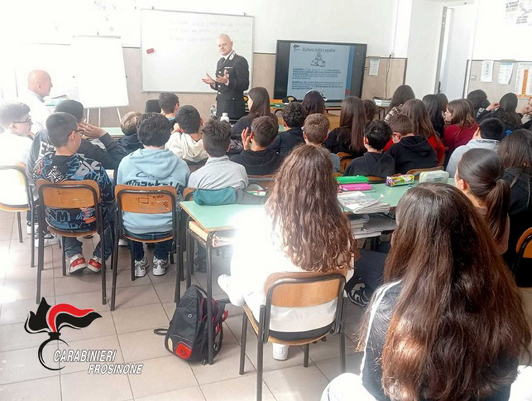 Acuto: i Carabinieri tra i banchi di scuola per la legalità