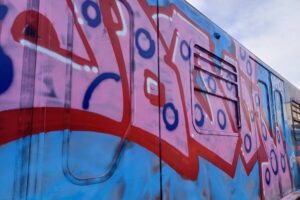 Roma, treno della Metromare vandalizzato nella notte dai writers