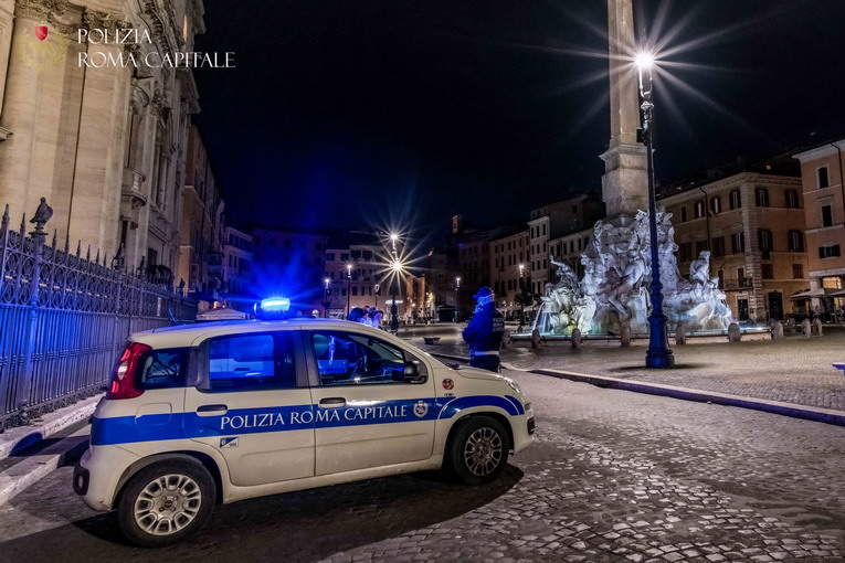 Piazza Navona, controlli a tappeto della Polizia Locale: rilevate irregolarità per oltre 64mila euro