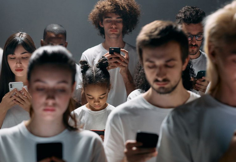 Social e web, è allarme fra gli Under 13: il 78% di loro “vive” su Internet
