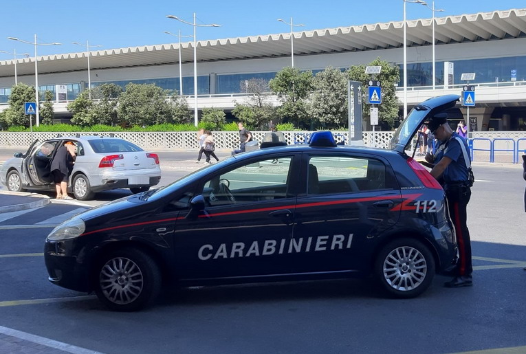 Aeroporto di Fiumicino, controlli presso lo scalo dei carabinieri