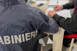Roma, blitz dei carabinieri contro lo spaccio di droga: in manette 13 persone