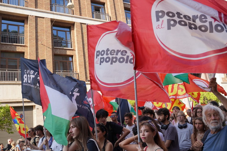 Potere al Popolo, presidio all’ambasciata USA