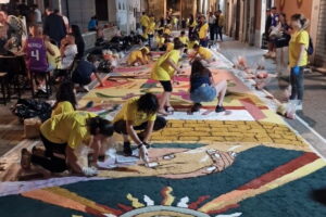 Infiorata di Gallicano nel Lazio, grande successo per la prima infiorata sostenibile