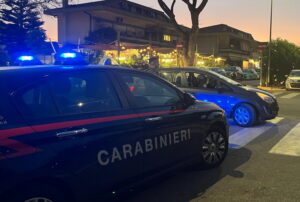 Acilia, fuggono all'alt dei carabinieri: in manette tre persone