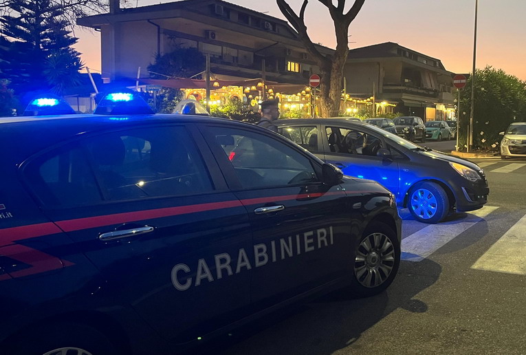 Acilia, fuggono all’alt dei carabinieri: in manette tre persone