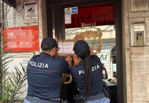 Roma, muffa e cattivi odori sulle pareti: sequestrato albergo in zona Esquilino