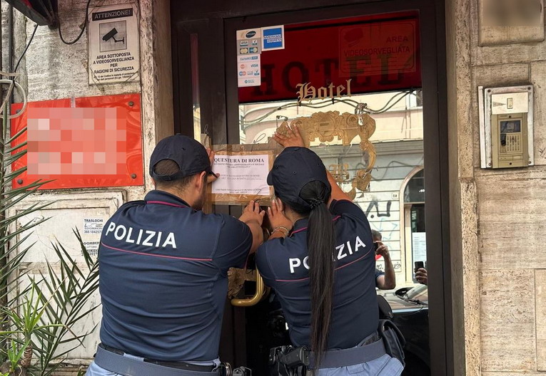 Roma, muffa e cattivi odori sulle pareti: sequestrato albergo in zona Esquilino