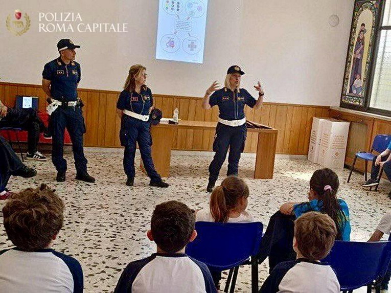 A lezioni di sicurezza stradale con la Polizia Locale di Roma Capitale nelle scuole V Municipio