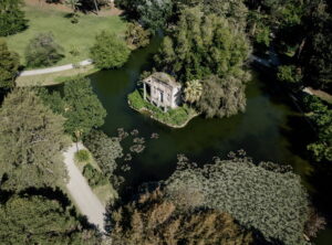 Caserta, restauro del Tempio Diruto e della Casa dei Cigni nel Giardino Inglese