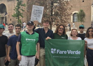 Roma, alberi morti a Piazza della Repubblica: lapidi deposte da Fare Verde Roma