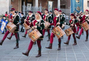 A Nepi secondo weekend con il Palio dei Borgia: le contrade si sfidano nella Gara dei Musici e nel Palio degli Arcieri