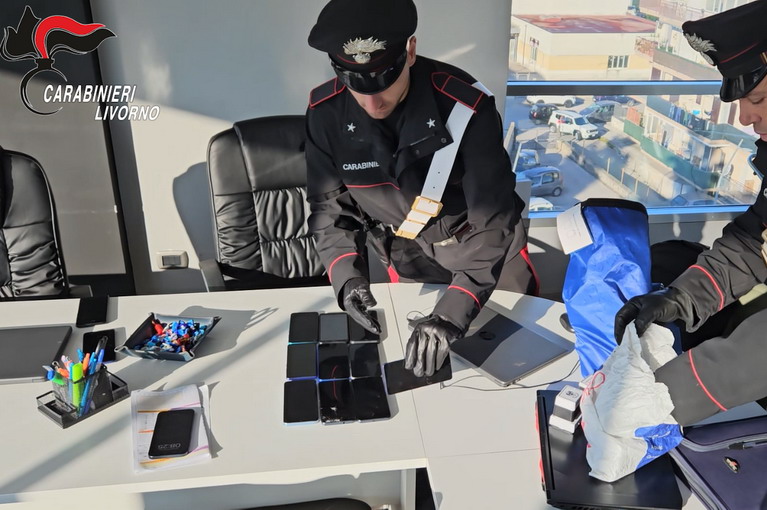 Livorno, sfruttavano le procedure del click day per favorire l’immigrazione clandestina: fermate 5 persone
