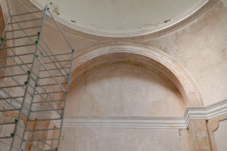 Cisterna di Latina, Chiesa del cimitero: tornano alla luce i colori originari