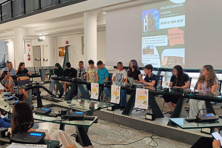 “Fioriamo il Quartiere”: successo per l’iniziativa di rigenerazione urbana ideata dagli studenti della 3ªG dell’I.C. Porto Romano