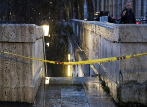 Bonessio (Europa Verde – AVS): "Ripristiniamo le canaline sulle scale di accesso alla ciclabile che corre sulla banchina del Tevere!"