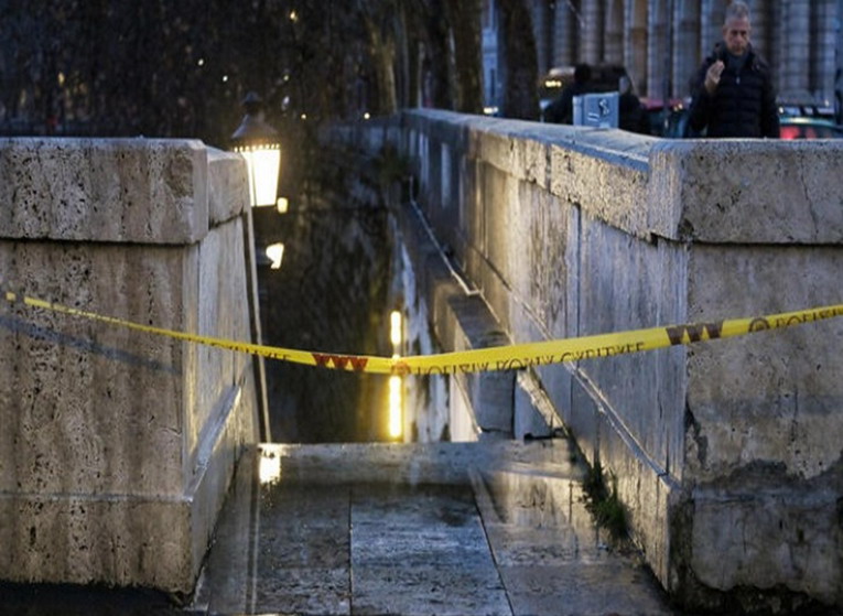 Bonessio (Europa Verde – AVS): “Ripristiniamo le canaline sulle scale di accesso alla ciclabile che corre sulla banchina del Tevere!”