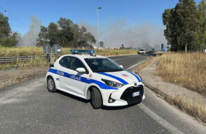 Incendio da Roma verso Fiumicino:chiuso un tratto di via delle Arti per garantire sicurezza