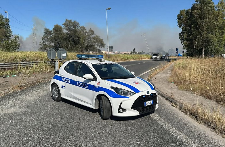 Incendio da Roma verso Fiumicino:chiuso un tratto di via delle Arti per garantire sicurezza