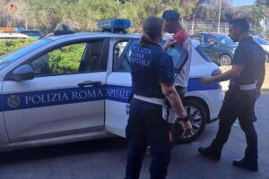 Ostia, lotta ai parcheggiatori abusivi: dieci i soggetti identificati dalla polizia locale