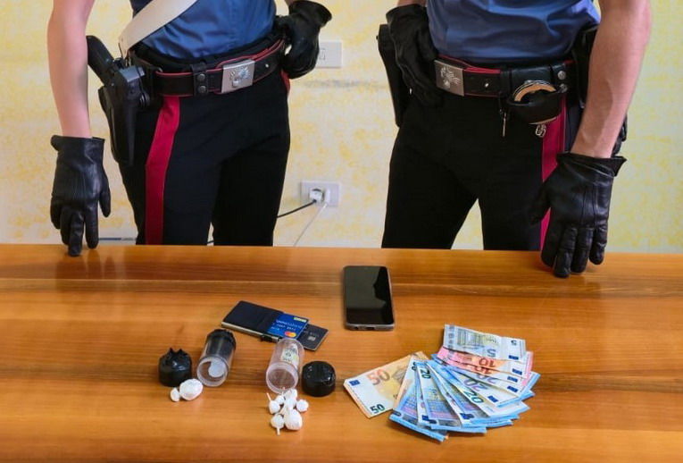 Capena, spaccio di droga: i carabinieri arrestano un cittadino russo