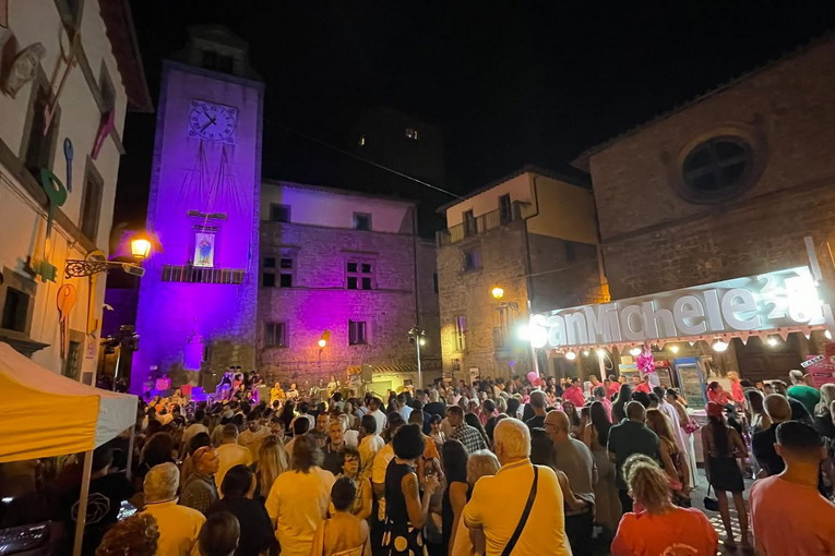 Vitorchiano, successo per la notte rosa 2025: i ringraziamenti del comune