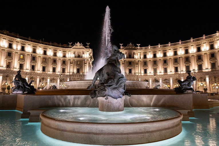 Roma, completato il restauro della fontana delle Naiadi