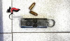 Scoperta dai carabinieri la pistola portachiavi: arma inedita calibro 7,65