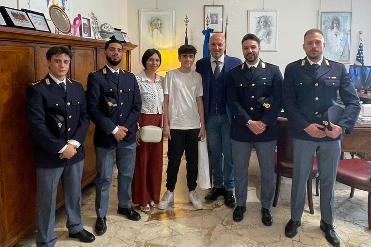 Roma, Lorenzo sceglie la legalità: il suo amore per la polizia