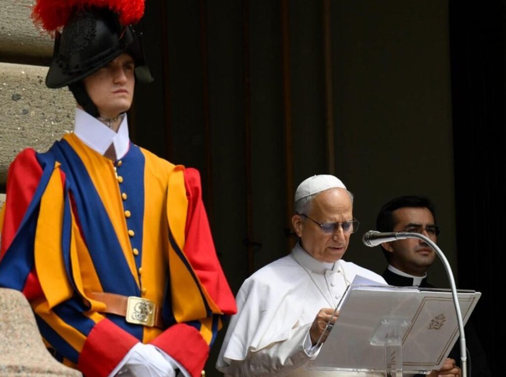 Il Papa: "Preghiamo per la pace e per chi soffre a causa di guerre e violenze" papa