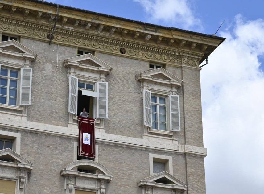 Papa Leone XIV: “Il Signore ci ascolta sempre, non smettiamo di pregare con fiducia”