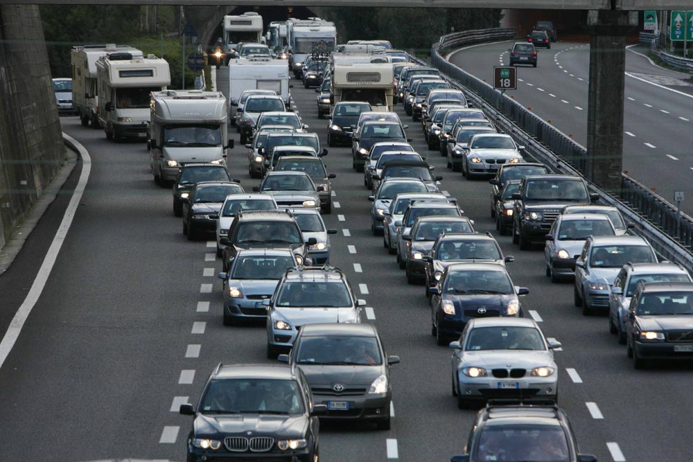 Traffico, bollino rosso sulle autostrade: i tratti più critici