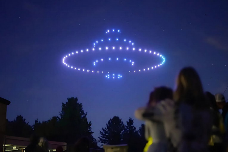 Oltre 250 droni nel cielo sopra a  Zoomarine, a Ferragosto arriva “Drone & Music Show”