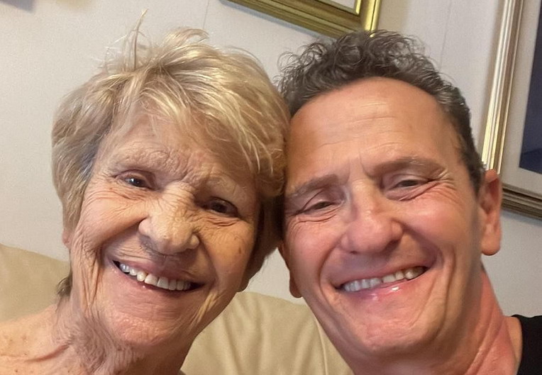 Enzo Salvi e i ringraziamenti per l’affetto ricevuto dopo la perdita della mamma