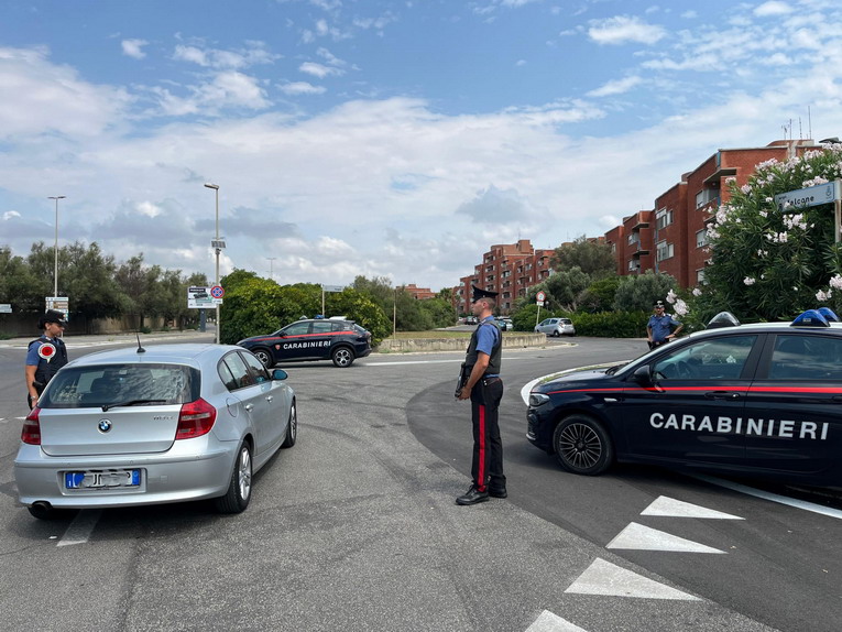 Fiumicino, controlli dei carabinieri: 7 esercizi commerciali allacciate abusivamente alla rete elettrica: sanzioni e denunce